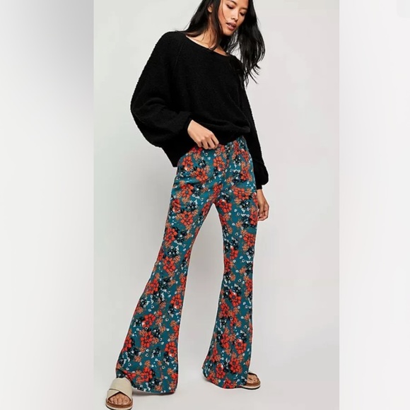 SOLD ✨FREE PEOPLE Cant Take My Eyes Off You Floral Pants - Picture 4 of 10